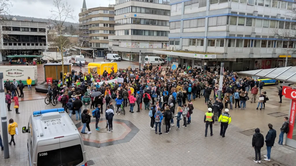 Rund 500 Besucher auf der Demonstration "Fridays for Future" am 15. März 2019 in Pforzheim