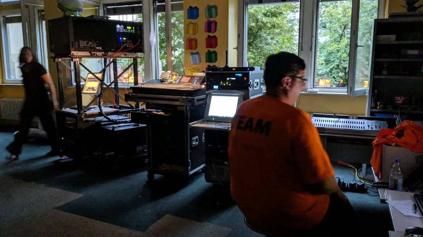Aufbau des Open-Air-Kino 2019 von Kommunalem Kino und Kulturhaus Osterfeld