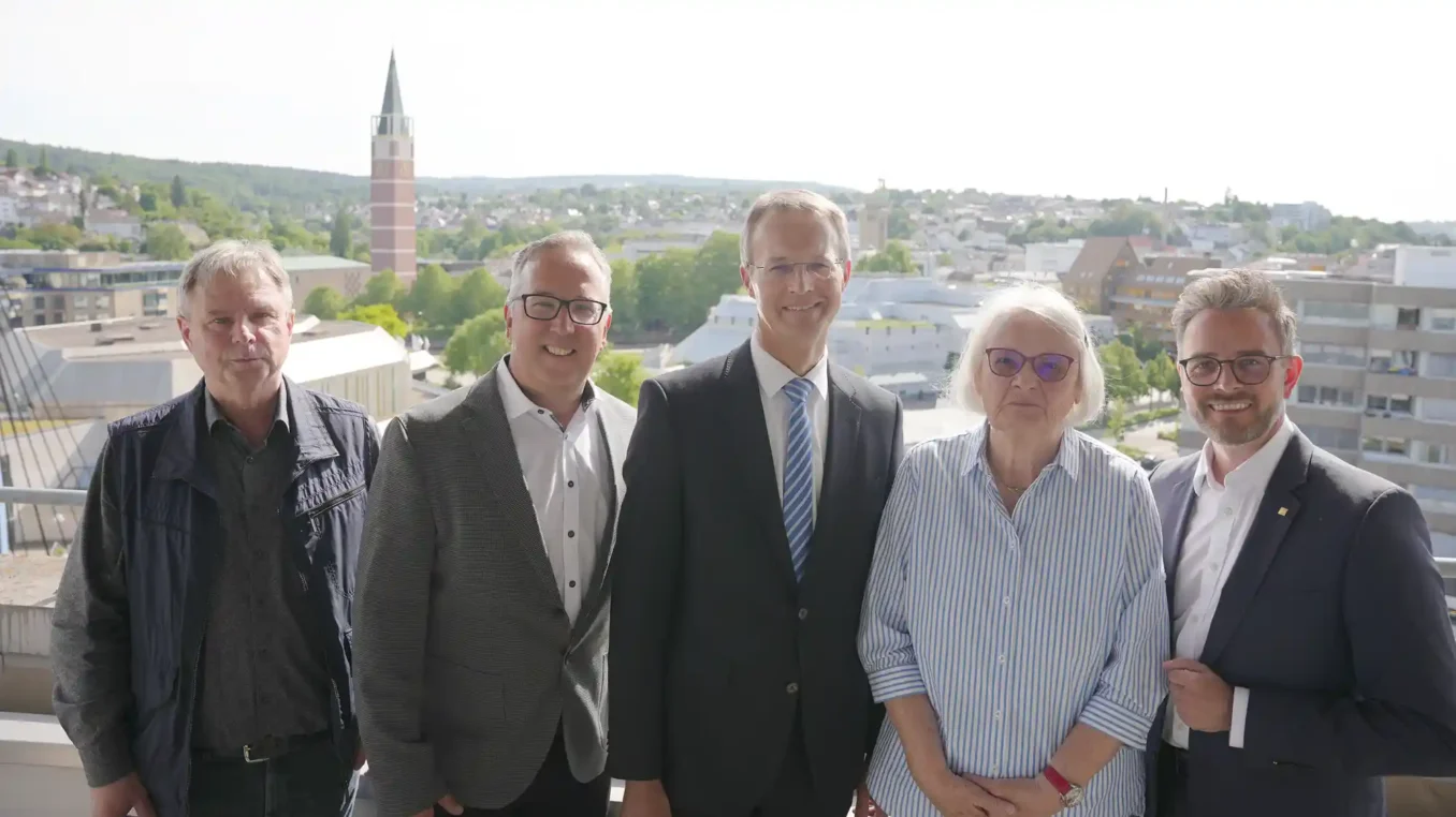 Erste Bäume der Irmgart und Helmut Wattner Baumtreuhandstiftung finden ihren Platz